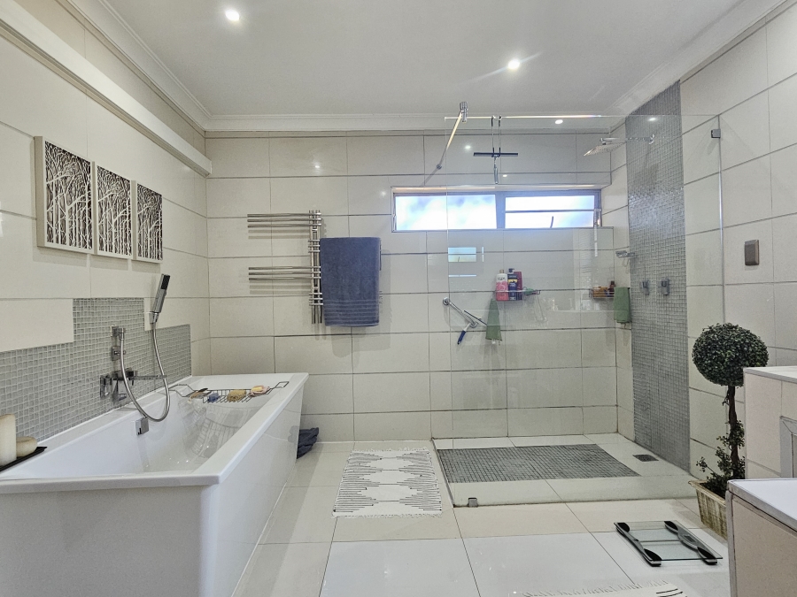 4 Bedroom Property for Sale in C Place Eastern Cape